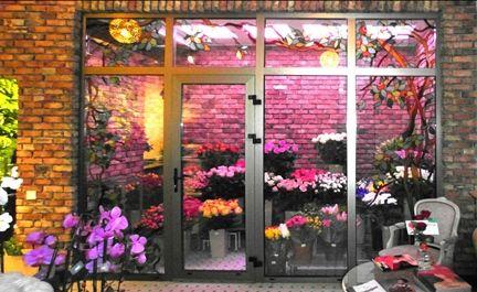 Установка стеклянных перегородок в салоне цветов «Розмарин»
